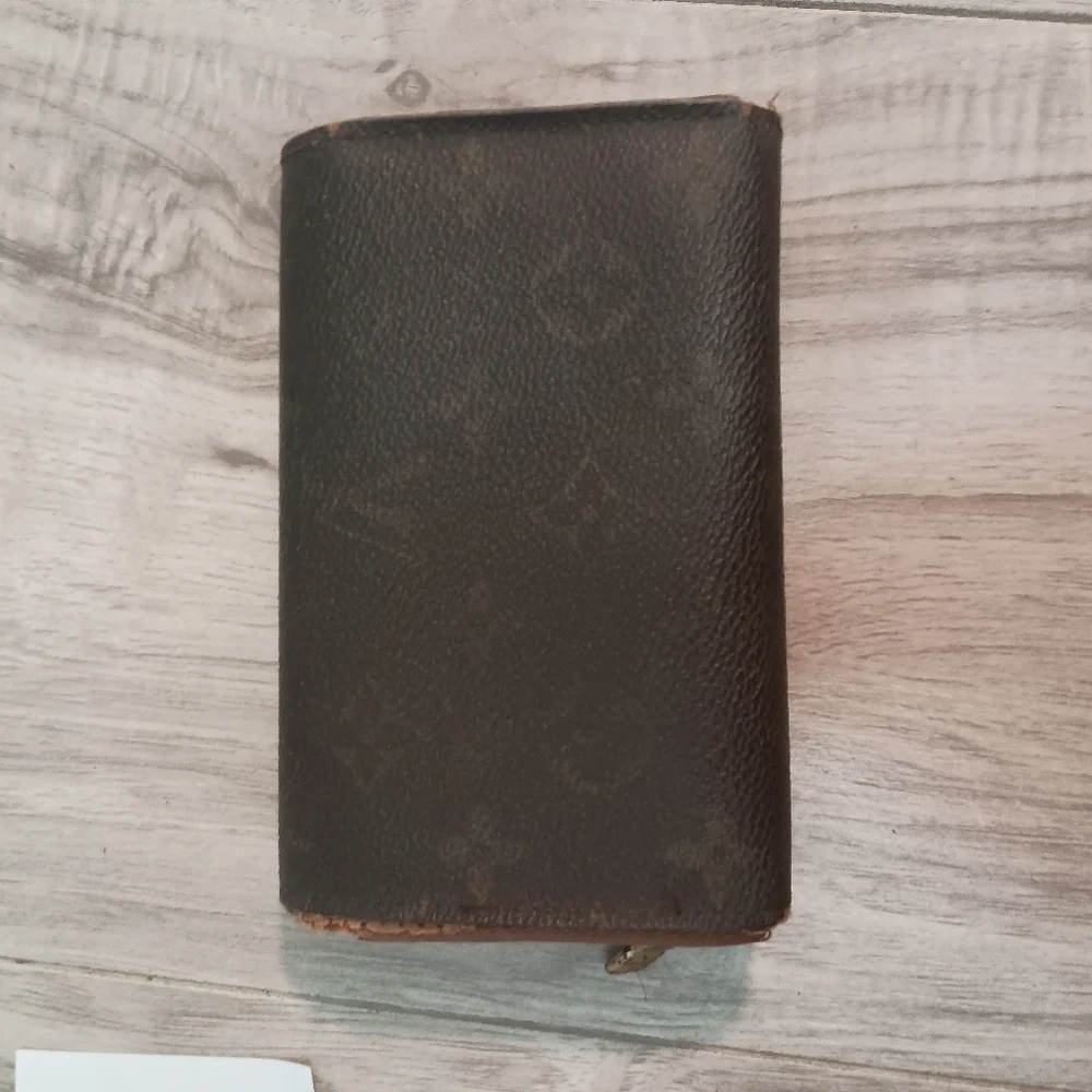 Louis Vuitton LV Portefeuille Tresor Bifold Wallet Medium Monogram Brown Purse